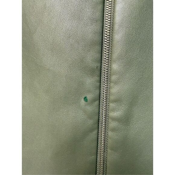 Saylor  - Picture 7 of 10